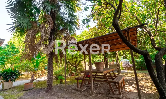 Rexer-Cento-Ampio-appartamento-con-garage-e-spazi-accessori-in-vendita-a-Cento-Altro