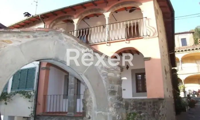 Rexer-Camporgiano-Casa-indipendente-con-terrazza-giardino-e-taverna-a-Camporgiano-LU-Altro