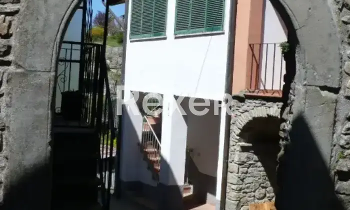 Rexer-Camporgiano-Casa-indipendente-con-terrazza-giardino-e-taverna-a-Camporgiano-LU-Altro