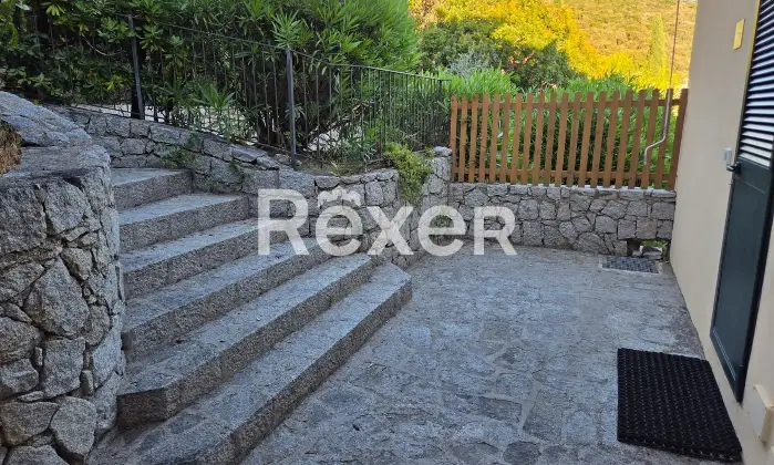 Rexer-Campo-nellElba-Appartamento-con-terrazza-vista-mare-Cortile