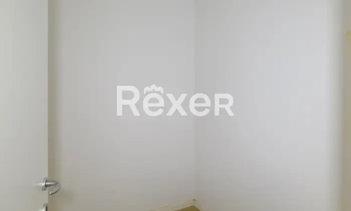 Rexer-Padova-Appartamento-di-ampia-metratura-termoautonomo-composto-da-soggiorno-terrazza-cucina-abitabile-tre-camere-doppi-servizi-ripostiglio-e-garage-grande-Altro