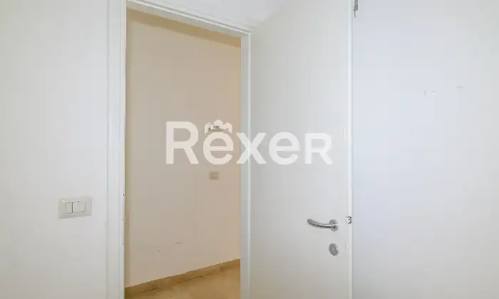 Rexer-Padova-Appartamento-di-ampia-metratura-termoautonomo-composto-da-soggiorno-terrazza-cucina-abitabile-tre-camere-doppi-servizi-ripostiglio-e-garage-grande-Altro