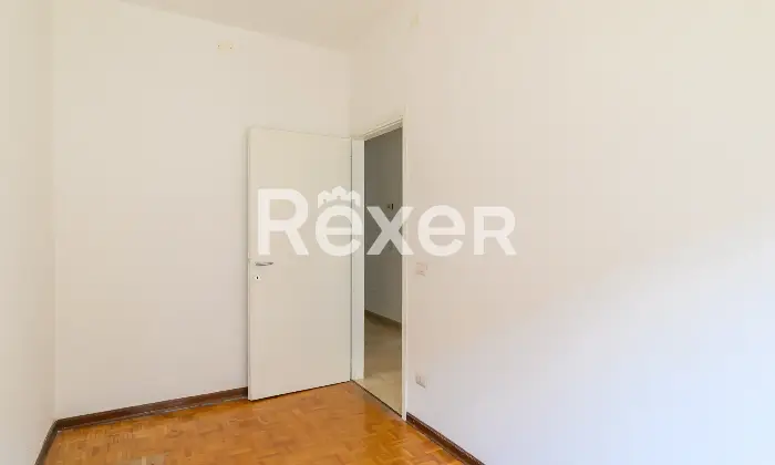 Rexer-Padova-Appartamento-di-ampia-metratura-termoautonomo-composto-da-soggiorno-terrazza-cucina-abitabile-tre-camere-doppi-servizi-ripostiglio-e-garage-grande-Altro