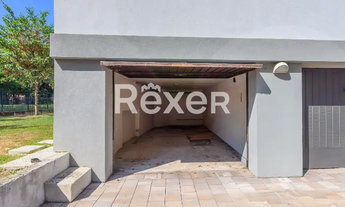 Rexer-Padova-Appartamento-di-ampia-metratura-termoautonomo-composto-da-soggiorno-terrazza-cucina-abitabile-tre-camere-doppi-servizi-ripostiglio-e-garage-grande-Altro