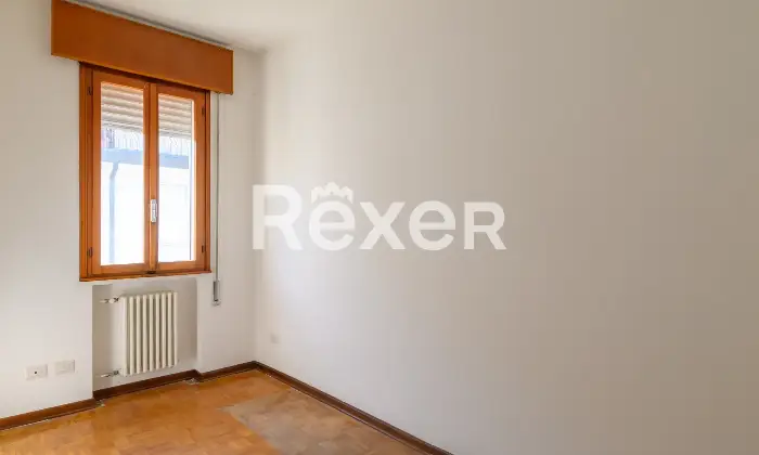 Rexer-Padova-Appartamento-di-ampia-metratura-termoautonomo-composto-da-soggiorno-terrazza-cucina-abitabile-tre-camere-doppi-servizi-ripostiglio-e-garage-grande-Altro