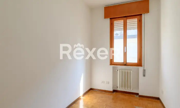 Rexer-Padova-Appartamento-di-ampia-metratura-termoautonomo-composto-da-soggiorno-terrazza-cucina-abitabile-tre-camere-doppi-servizi-ripostiglio-e-garage-grande-Altro