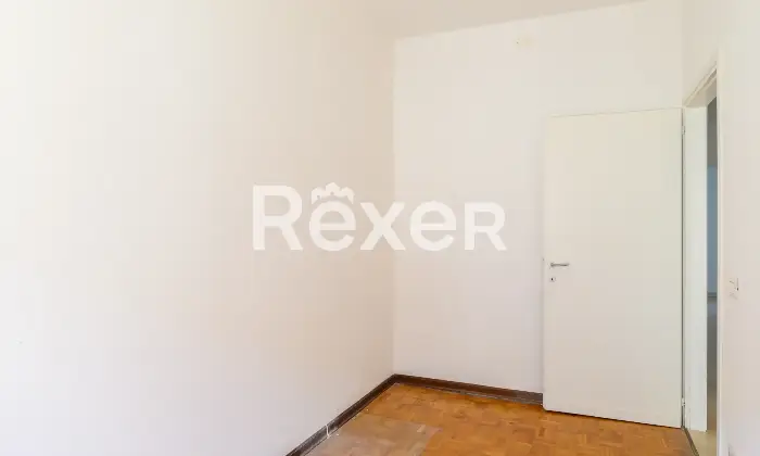Rexer-Padova-Appartamento-di-ampia-metratura-termoautonomo-composto-da-soggiorno-terrazza-cucina-abitabile-tre-camere-doppi-servizi-ripostiglio-e-garage-grande-Altro