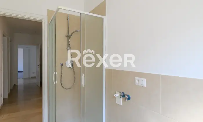 Rexer-Padova-Appartamento-di-ampia-metratura-termoautonomo-composto-da-soggiorno-terrazza-cucina-abitabile-tre-camere-doppi-servizi-ripostiglio-e-garage-grande-Altro