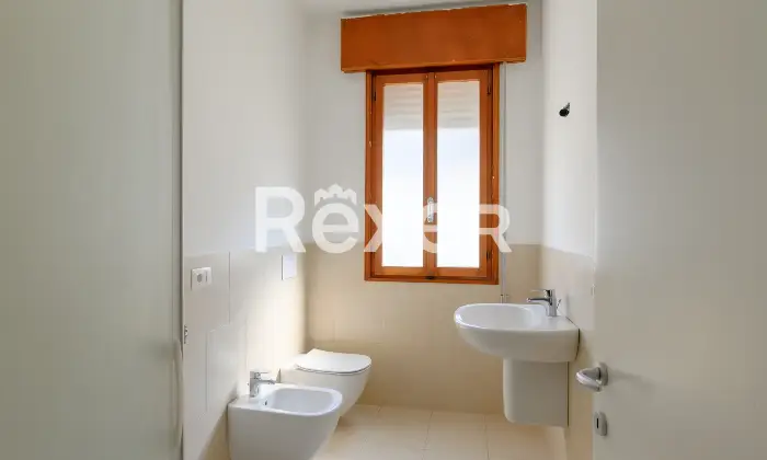 Rexer-Padova-Appartamento-di-ampia-metratura-termoautonomo-composto-da-soggiorno-terrazza-cucina-abitabile-tre-camere-doppi-servizi-ripostiglio-e-garage-grande-Altro