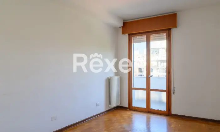 Rexer-Padova-Appartamento-di-ampia-metratura-termoautonomo-composto-da-soggiorno-terrazza-cucina-abitabile-tre-camere-doppi-servizi-ripostiglio-e-garage-grande-Altro