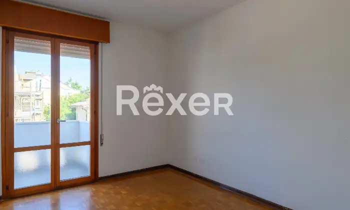 Rexer-Padova-Appartamento-di-ampia-metratura-termoautonomo-composto-da-soggiorno-terrazza-cucina-abitabile-tre-camere-doppi-servizi-ripostiglio-e-garage-grande-Altro