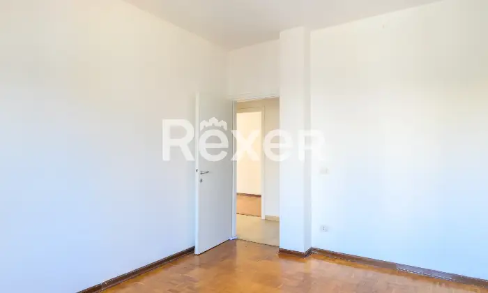 Rexer-Padova-Appartamento-di-ampia-metratura-termoautonomo-composto-da-soggiorno-terrazza-cucina-abitabile-tre-camere-doppi-servizi-ripostiglio-e-garage-grande-Altro