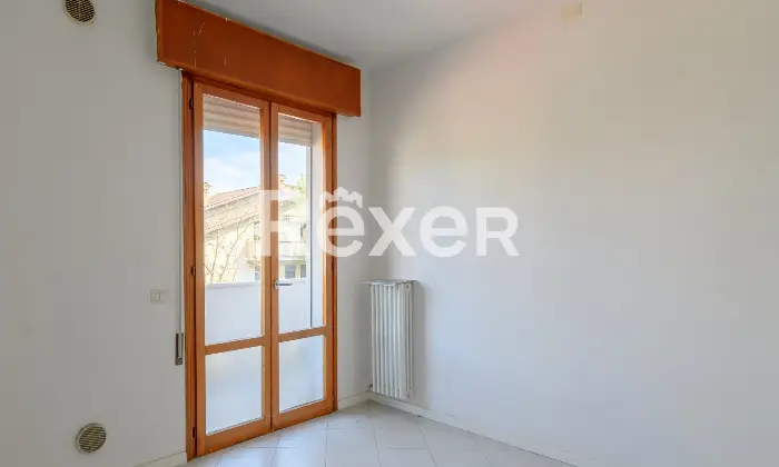Rexer-Padova-Appartamento-di-ampia-metratura-termoautonomo-composto-da-soggiorno-terrazza-cucina-abitabile-tre-camere-doppi-servizi-ripostiglio-e-garage-grande-Altro