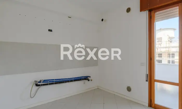 Rexer-Padova-Appartamento-di-ampia-metratura-termoautonomo-composto-da-soggiorno-terrazza-cucina-abitabile-tre-camere-doppi-servizi-ripostiglio-e-garage-grande-Altro
