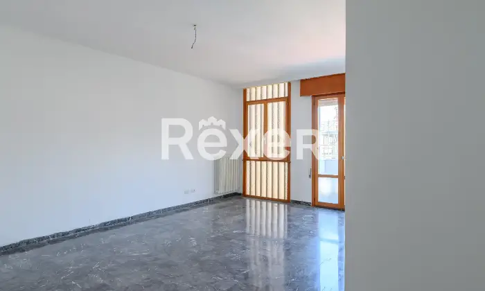 Rexer-Padova-Appartamento-di-ampia-metratura-termoautonomo-composto-da-soggiorno-terrazza-cucina-abitabile-tre-camere-doppi-servizi-ripostiglio-e-garage-grande-Altro