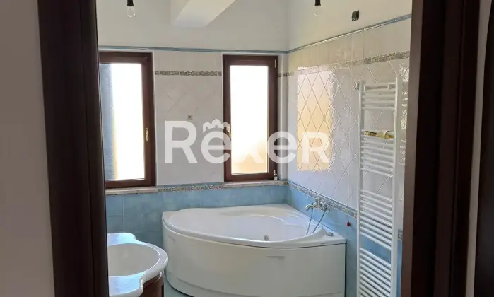 Rexer-San-Vito-Sullo-Ionio-Spaziosa-casa-indipendente-con-due-garage-giardino-e-ambienti-da-personalizzare-Altro
