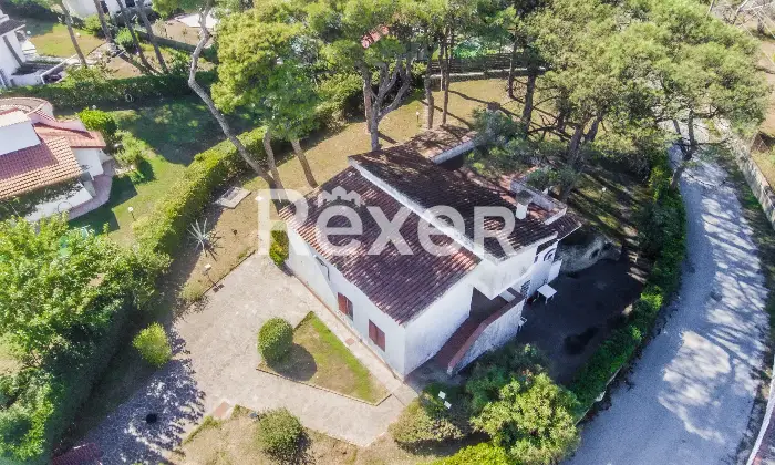 Rexer-Mondragone-Villa-con-giardino-privato-e-ampio-terrazzo-in-localit-Pineta-Riviera-Mondragone-CE-Altro