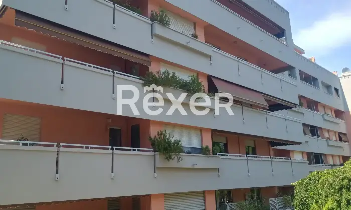 Rexer-Como-NUDA-PROPRIETA-in-condominio-signorile-con-portineria-Altro