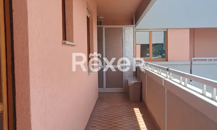 Rexer-Como-NUDA-PROPRIETA-in-condominio-signorile-con-portineria-Altro