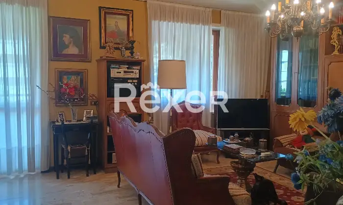 Rexer-Como-NUDA-PROPRIETA-in-condominio-signorile-con-portineria-Altro