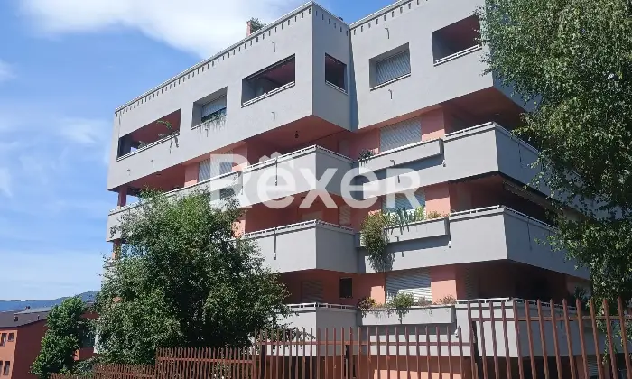 Rexer-Como-NUDA-PROPRIETA-in-condominio-signorile-con-portineria-Altro