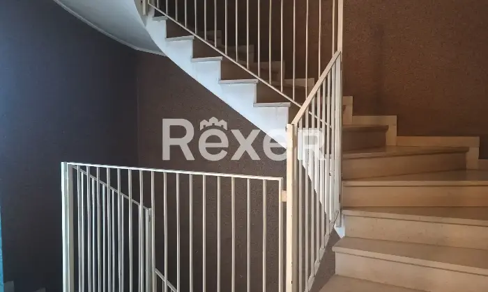 Rexer-Como-NUDA-PROPRIETA-in-condominio-signorile-con-portineria-Altro