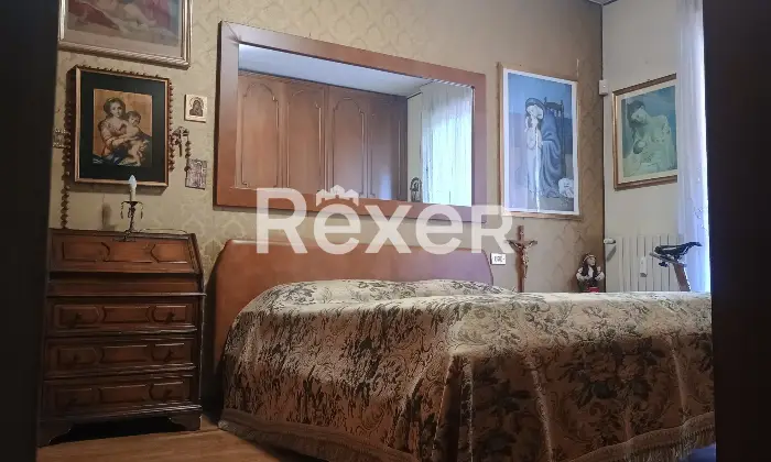 Rexer-Como-NUDA-PROPRIETA-in-condominio-signorile-con-portineria-Altro
