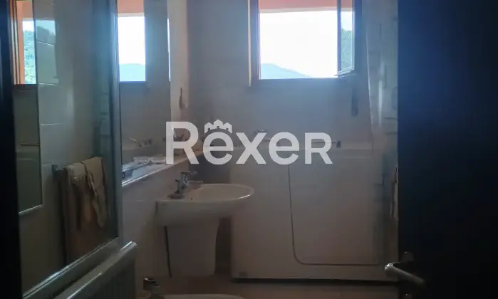 Rexer-Como-NUDA-PROPRIETA-in-condominio-signorile-con-portineria-Altro