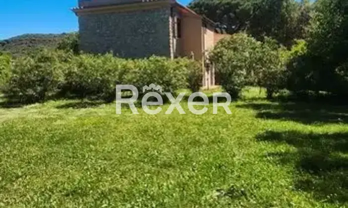 Rexer-Marciana-Vendesi-antico-casale-ristrutturato-con-tre-appartamenti-a-km-dal-mare-di-Procchio-Altro