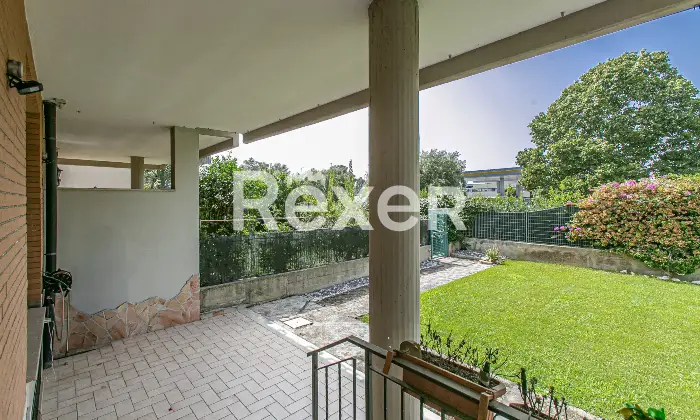 Rexer-Roma-Villa-a-schiera-angolare-su-tre-livelli-con-ampio-giardino-terrazzi-e-Box-auto-Altro