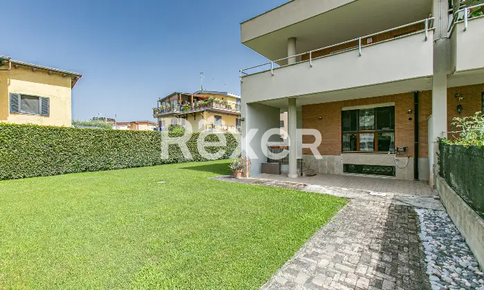 Rexer-Roma-Villa-a-schiera-angolare-su-tre-livelli-con-ampio-giardino-terrazzi-e-Box-auto-Altro