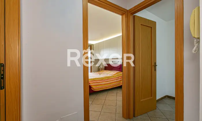 Rexer-Roma-Villa-a-schiera-angolare-su-tre-livelli-con-ampio-giardino-terrazzi-e-Box-auto-Altro