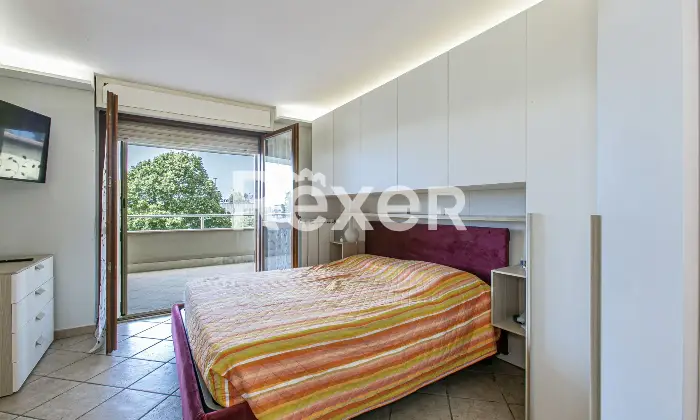 Rexer-Roma-Villa-a-schiera-angolare-su-tre-livelli-con-ampio-giardino-terrazzi-e-Box-auto-Altro