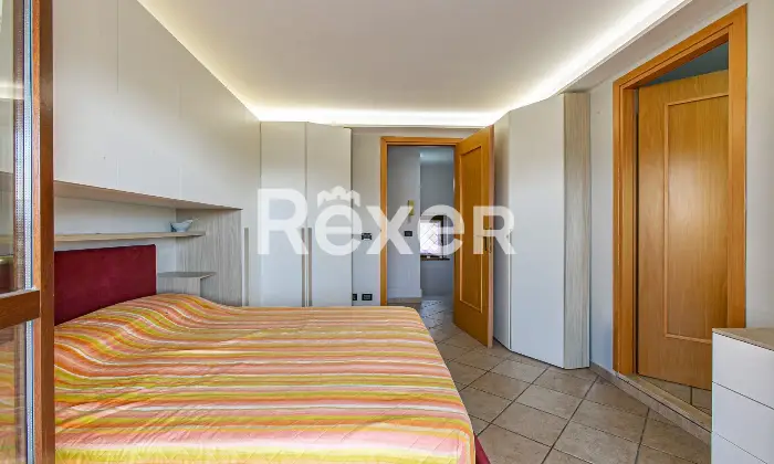 Rexer-Roma-Villa-a-schiera-angolare-su-tre-livelli-con-ampio-giardino-terrazzi-e-Box-auto-Altro