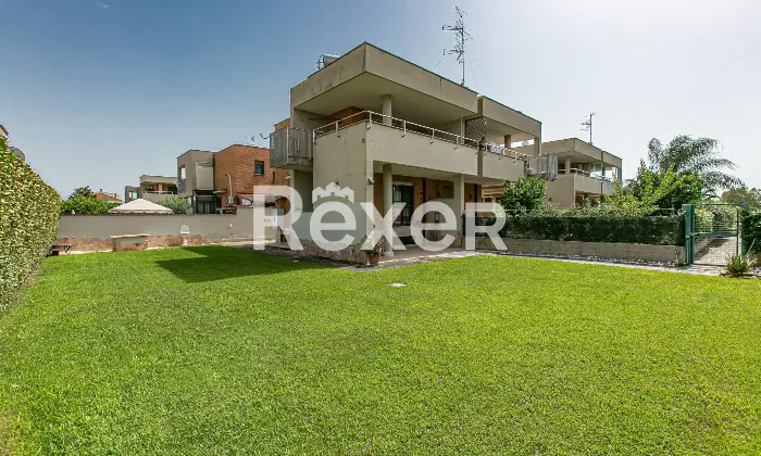 Rexer-Roma-Villa-a-schiera-angolare-su-tre-livelli-con-ampio-giardino-terrazzi-e-Box-auto-Altro