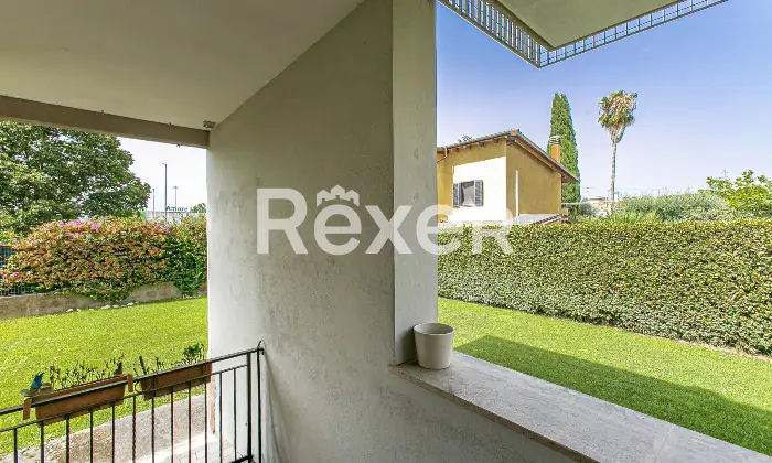 Rexer-Roma-Villa-a-schiera-angolare-su-tre-livelli-con-ampio-giardino-terrazzi-e-Box-auto-Altro