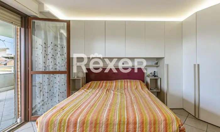 Rexer-Roma-Villa-a-schiera-angolare-su-tre-livelli-con-ampio-giardino-terrazzi-e-Box-auto-Altro