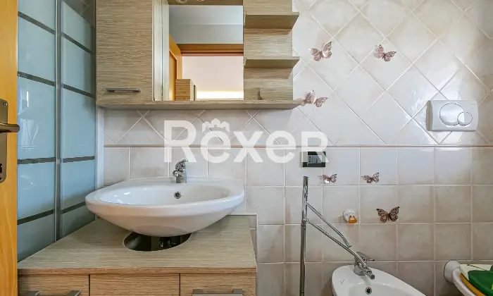 Rexer-Roma-Villa-a-schiera-angolare-su-tre-livelli-con-ampio-giardino-terrazzi-e-Box-auto-Altro