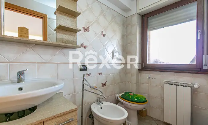 Rexer-Roma-Villa-a-schiera-angolare-su-tre-livelli-con-ampio-giardino-terrazzi-e-Box-auto-Altro