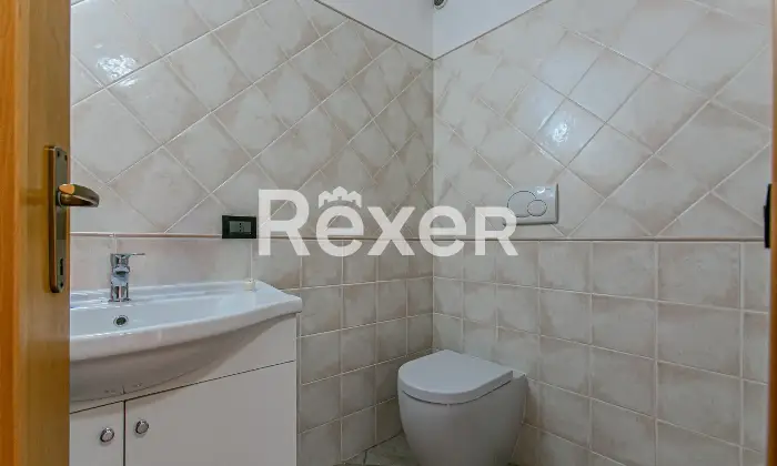 Rexer-Roma-Villa-a-schiera-angolare-su-tre-livelli-con-ampio-giardino-terrazzi-e-Box-auto-Altro