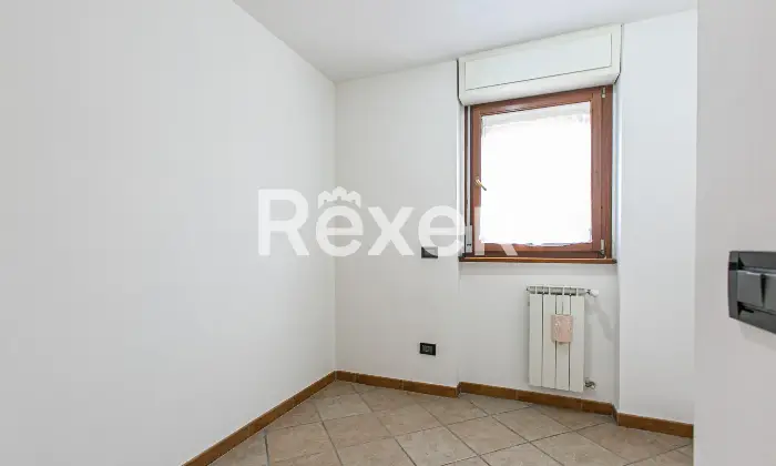 Rexer-Roma-Villa-a-schiera-angolare-su-tre-livelli-con-ampio-giardino-terrazzi-e-Box-auto-Altro