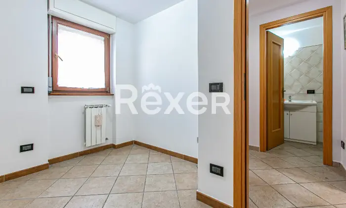 Rexer-Roma-Villa-a-schiera-angolare-su-tre-livelli-con-ampio-giardino-terrazzi-e-Box-auto-Altro