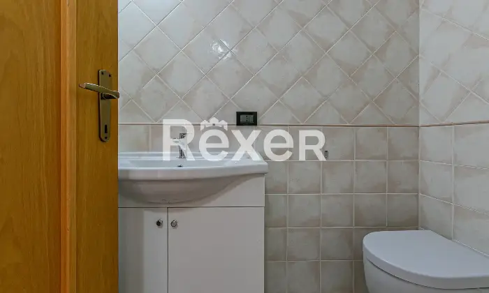 Rexer-Roma-Villa-a-schiera-angolare-su-tre-livelli-con-ampio-giardino-terrazzi-e-Box-auto-Altro