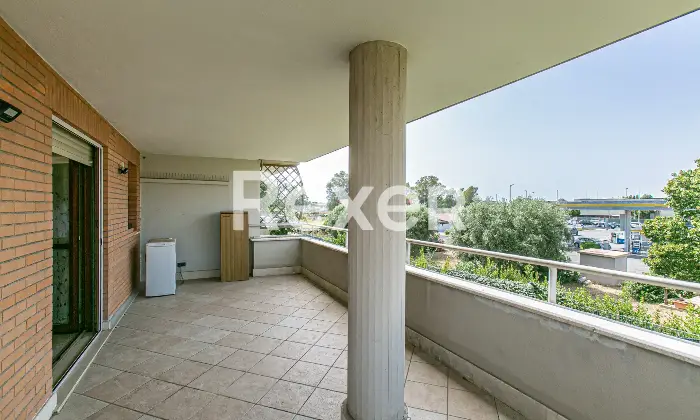 Rexer-Roma-Villa-a-schiera-angolare-su-tre-livelli-con-ampio-giardino-terrazzi-e-Box-auto-Altro