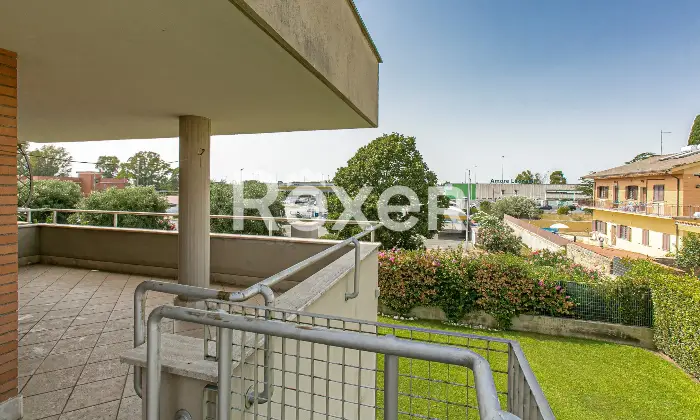 Rexer-Roma-Villa-a-schiera-angolare-su-tre-livelli-con-ampio-giardino-terrazzi-e-Box-auto-Altro