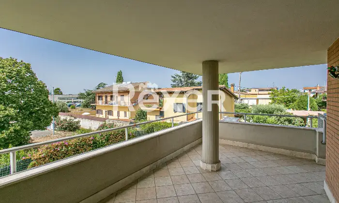 Rexer-Roma-Villa-a-schiera-angolare-su-tre-livelli-con-ampio-giardino-terrazzi-e-Box-auto-Altro