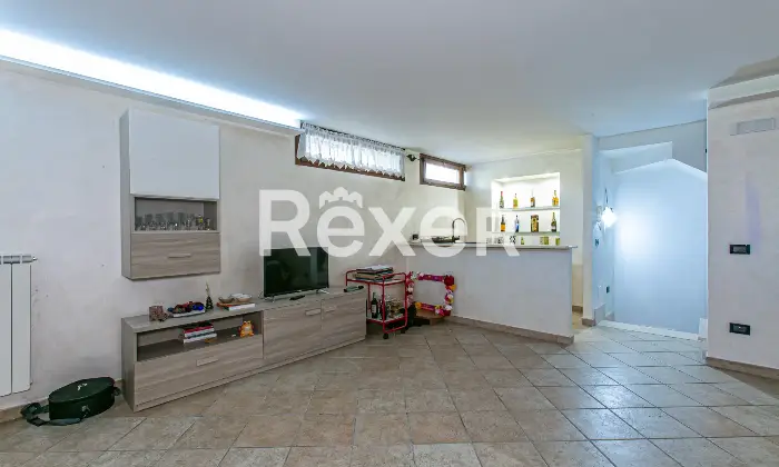 Rexer-Roma-Villa-a-schiera-angolare-su-tre-livelli-con-ampio-giardino-terrazzi-e-Box-auto-Altro
