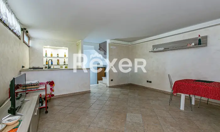 Rexer-Roma-Villa-a-schiera-angolare-su-tre-livelli-con-ampio-giardino-terrazzi-e-Box-auto-Altro