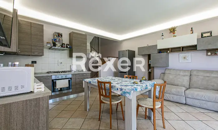 Rexer-Roma-Villa-a-schiera-angolare-su-tre-livelli-con-ampio-giardino-terrazzi-e-Box-auto-Altro