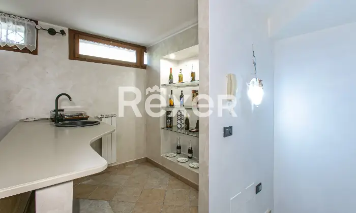 Rexer-Roma-Villa-a-schiera-angolare-su-tre-livelli-con-ampio-giardino-terrazzi-e-Box-auto-Altro